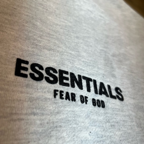 Essentials Crewneck Cream Color - 100% Authentic - Picture 8 of 8